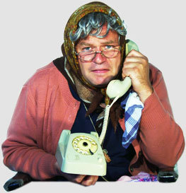 Ermi-Oma telefoniert:  (&copy; Ermi-Oma)